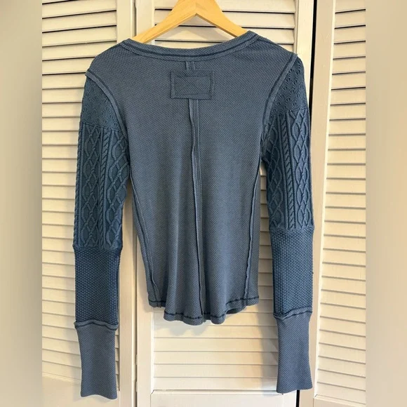 NWT Free People twisted cable button cuff Henley shirt- Medium, navy blue - Picture 4 of 6